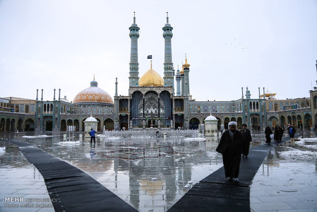 Snowfall and rain in Qom