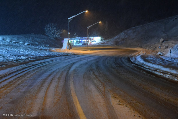 Heyran pass in N Iran framed at night 