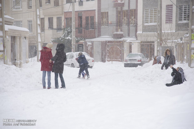 Heavy snow brings joy and headache to Shahriar