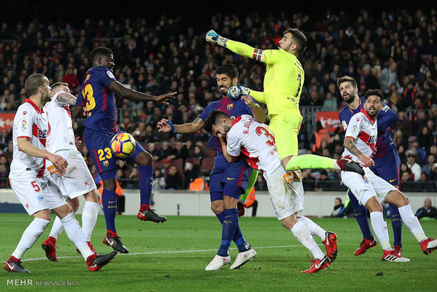 دیدار تیم های فوتبال بارسلونا و آلاوز