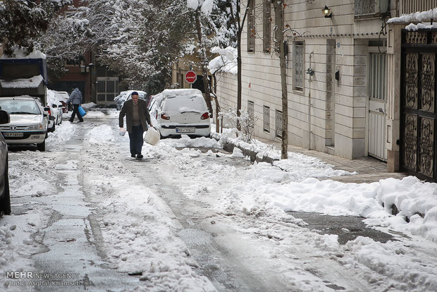 برف باری کے ایک دن بعد تہران کی صورتحال