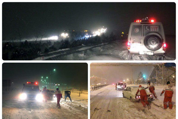 ۲۶ خودروی گرفتار در برف تکاب امداد رسانی شد