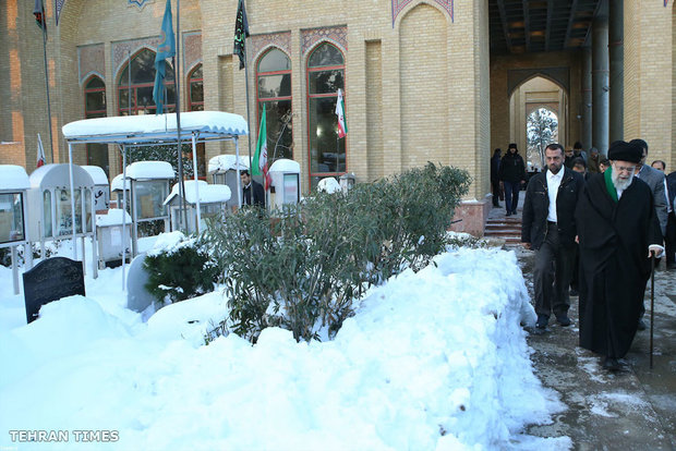 Ayatollah Khamenei visiting Mausoleum of Imam Khomeini and Martyrs of Revolution