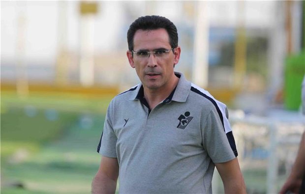 سرمربی تیم فوتبال فجر شهید سپاسی شیراز  استعفا داد