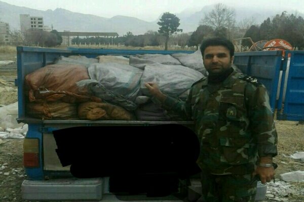 توقیف خودروی حامل ذغال در منطقه عثمانوند