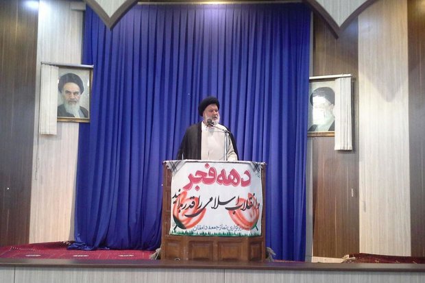 توضیحات مدیرکل راه آهن قانع کننده نبود/ عدم توقف قطارها در دامغان