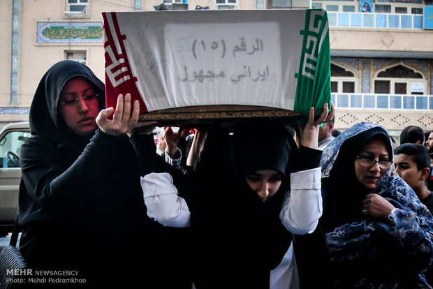  وداع شبانه با ۲۸ شهید تازه تفحص شده در حرم مطهر علی بن مهزیار