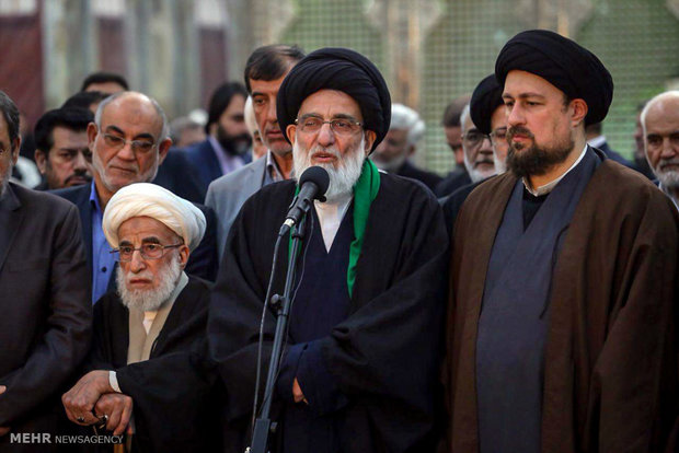 مجمع تشخیص مصلحت نظام کا امام خمینی کے حرم میں حضور