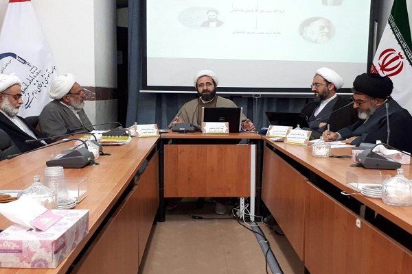 سالک در مسیر سلوک نیازمند راهبری های استاد است
