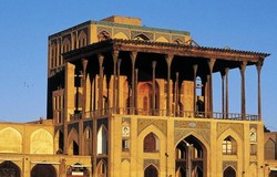 کاخ عالی‌قاپوی اصفهان ۳۰ فروردین تعطیل است