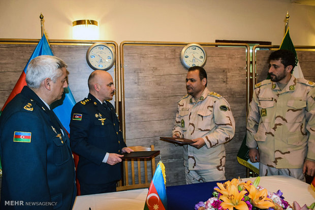 Iranian, Azerbaijani border guards visit rail bridge