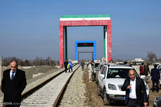 Iranian, Azerbaijani border guards visit rail bridge