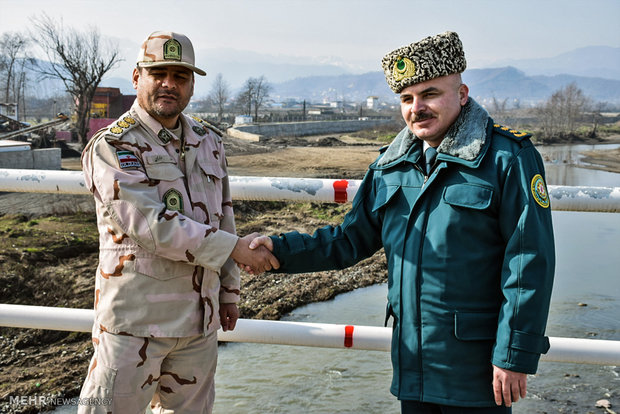 Iranian, Azerbaijani border guards visit rail bridge