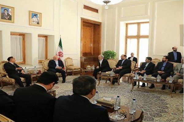 Zarif receives Philippine pres. envoy in Tehran