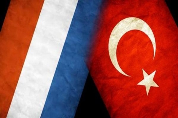 Hollanda ve Türkiye arasındaki siyasi gerilim büyüdü