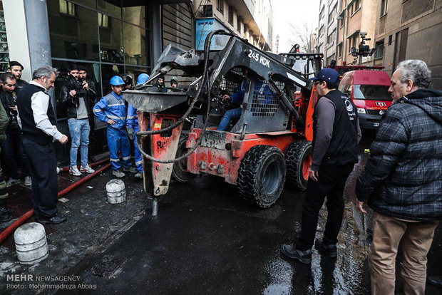 Tahran'daki yangın bitmek bilmiyor