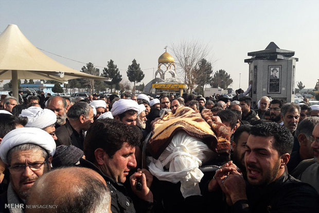 مراسم تشييع پیکر ابوی حجت الاسلام روحانی نژاد 