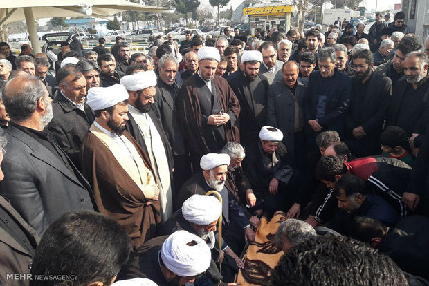 مراسم تشييع پیکر ابوی حجت الاسلام روحانی نژاد 