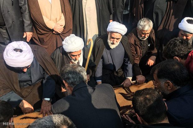مراسم تشييع پیکر ابوی حجت الاسلام روحانی نژاد 