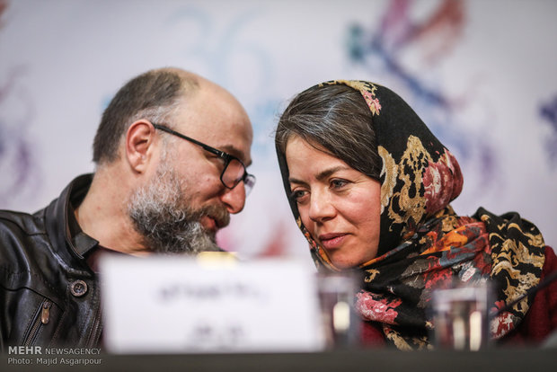 مهتاب نصیرپور و رضا بهبودی بازیگر فیلم سرو زیر آب ششمین روز جشنواره فیلم فجر