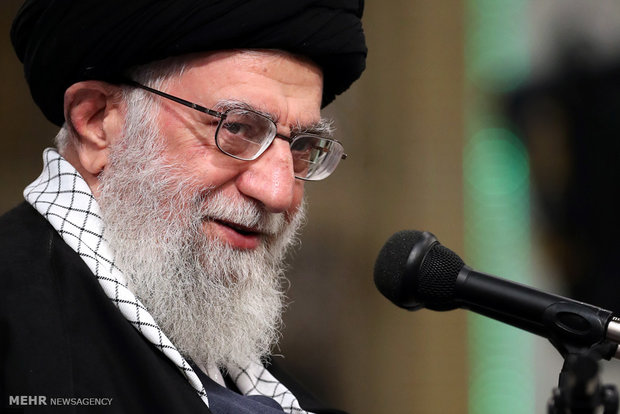 قائد الثورة الاسلامية يستقبل عدد من قادة وافراد القوات الجوية
