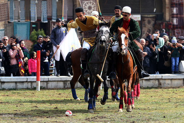 مسابقات نمایشی چوگان در میدان امام اصفهان 