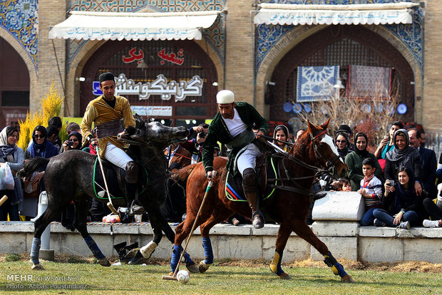 مسابقات نمایشی چوگان در میدان امام اصفهان 