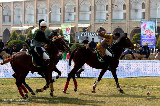 مسابقات نمایشی چوگان در میدان امام اصفهان 