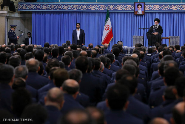 Air Force commanders meet with Ayatollah Khamenei