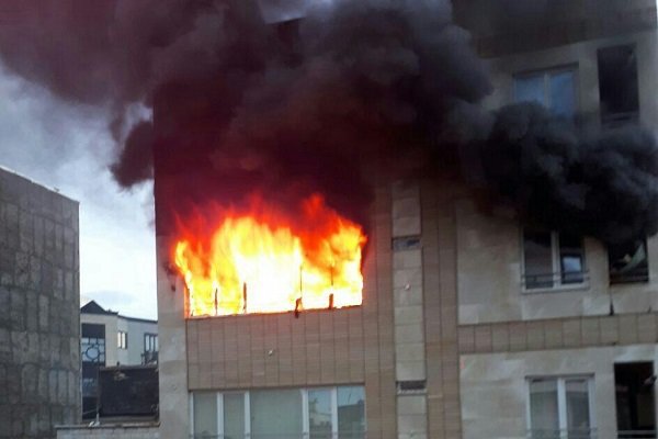 حریق انبار پلاستیک و اسباب بازی در بندرعباس مهار شد