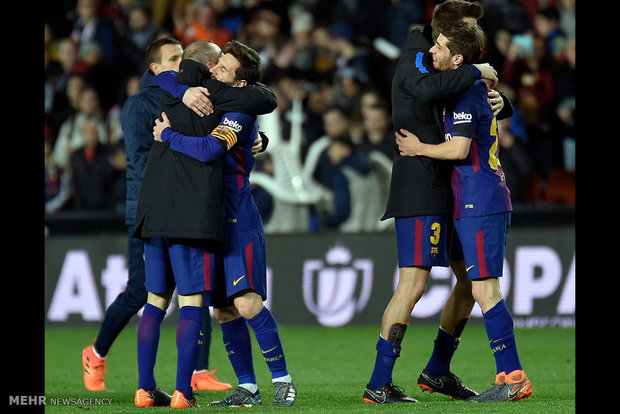 دیدار تیم های فوتبال والنسیا و بارسلونا‎