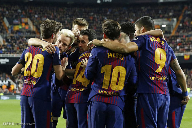 دیدار تیم های فوتبال والنسیا و بارسلونا‎