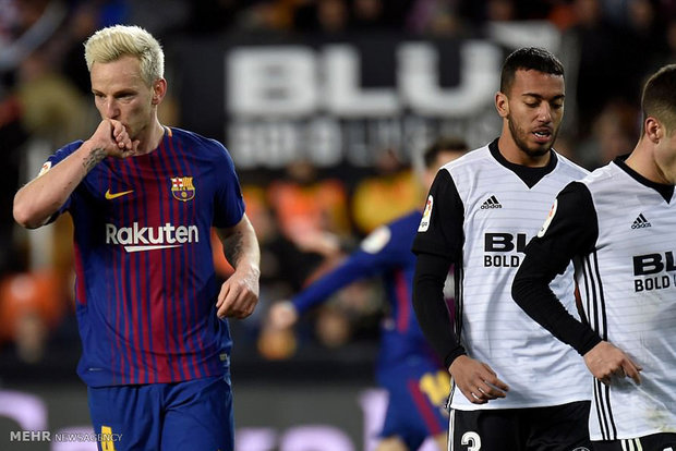 دیدار تیم های فوتبال والنسیا و بارسلونا‎