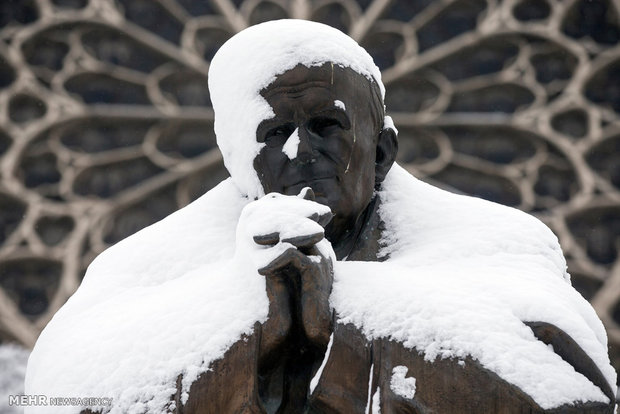 بارش سنگین برف در پاریس