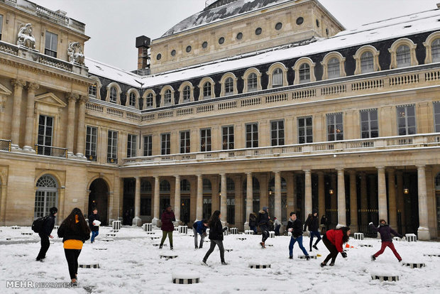 بارش سنگین برف در پاریس