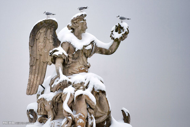 بارش سنگین برف در پاریس