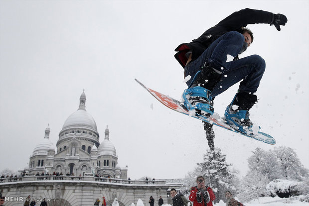 بارش سنگین برف در پاریس
