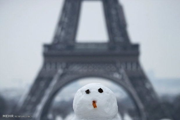 بارش سنگین برف در پاریس