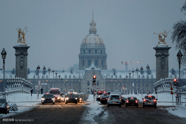 بارش سنگین برف در پاریس