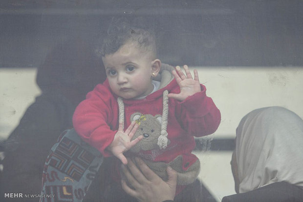 تجمع هزاران فلسطینی در گذرگاه رفح