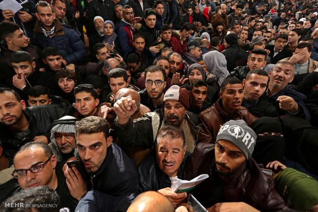 تجمع هزاران فلسطینی در گذرگاه رفح