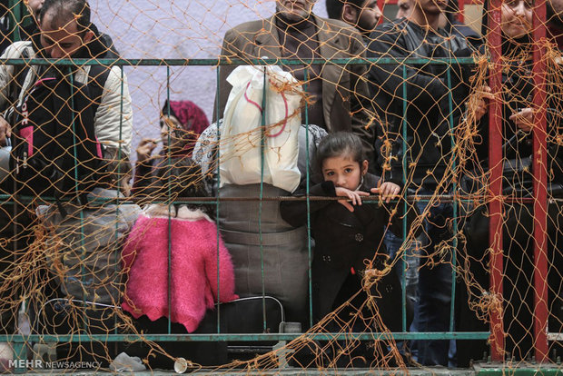 تجمع هزاران فلسطینی در گذرگاه رفح