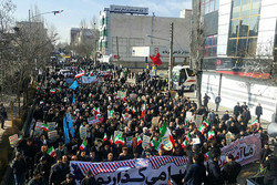 راهپیمایی خانوادگی اردبیلی‌ها/رییس کمیسیون امنیت ملی مجلس سخنرانی می‌کند