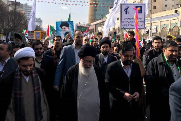 نماینده ولی فقیه در خراسان رضوی در راهپیمایی ۲۲ بهمن شرکت کرد