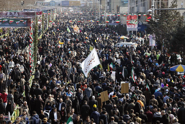 ایران میں بائيس بہمن کے دن شاندار ریلیاں