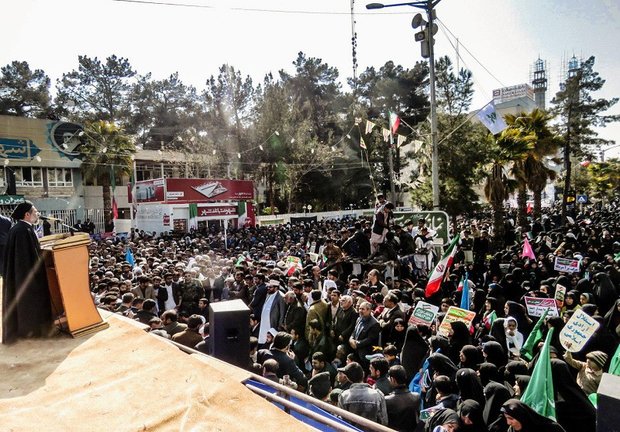 ایران باید به قطب بزرگ اقتصادی منطقه تبدیل شود