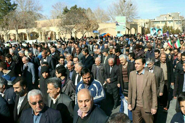 فجر ۳۹ درخمین باحضور حماسی مردم زادگاه بنیان گذار انقلاب رقم خورد