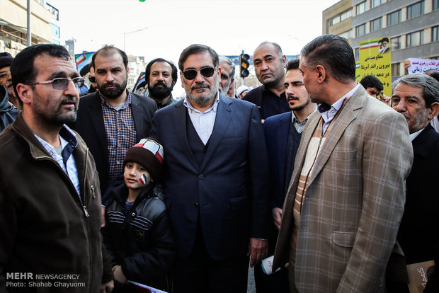 امیر دریادار علی شمخانی در راهپیمایی تماشایی بیست و دوم بهمن