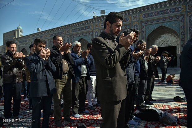 اقامه نماز باران در صحن حرم رضوی‎