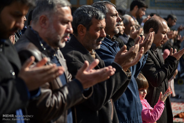 اقامه نماز باران در صحن حرم رضوی‎